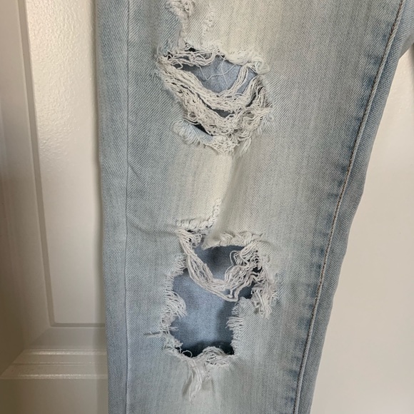 American Eagle- Distressed stretch legging jeans - Picture 2 of 6